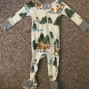 Burt’s Bees Winter Deer Pajamas. 0-3 Months. Like New.